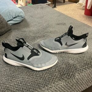 Nike Size 7Y Teen Shoes